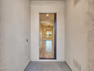 Photo #6: 6871735 Listing