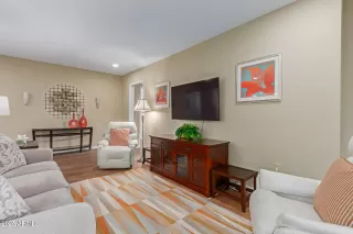Photo #4: 6871816 Listing