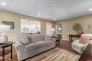 Photo #5: 6871816 Listing