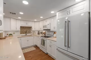 Photo #6: 6871816 Listing