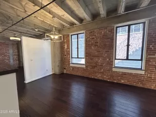 Photo #2: 6871889 Listing 