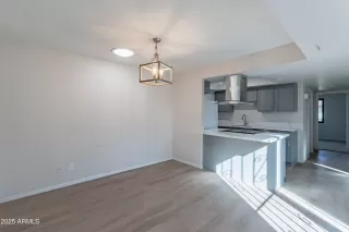 Photo #5: 6871972 Listing 