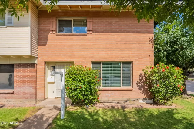 MLS: 6872236 Condo For Sale