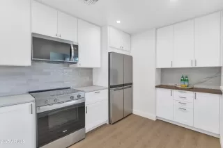 Photo #3: 6872392 Listing