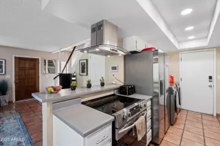 Photo #4: 6872546 Listing