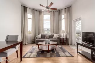 Photo #4: 6872586 Listing