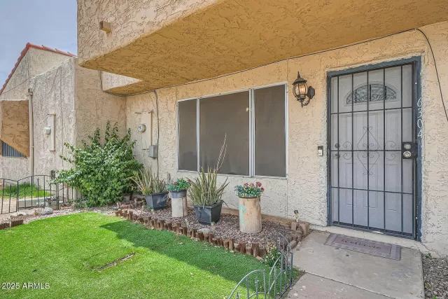 MLS: 6872672 Condo For Sale