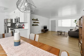 Photo #5: 6873092 Listing