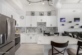 Photo #4: 6873801 Listing