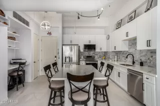 Photo #5: 6873801 Listing