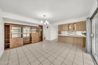 Photo #5: 6873931 Listing