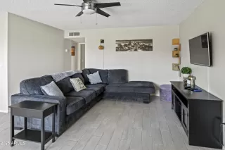 Photo #4: 6874074 Listing