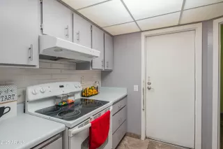 Photo #5: 6874176 Listing