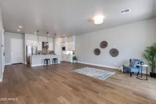 Photo #3: 6874288 Listing