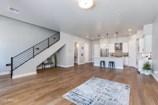 Photo #5: 6874288 Listing
