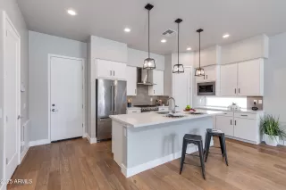 Photo #6: 6874288 Listing