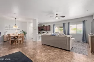 Photo #5: 6874380 Listing