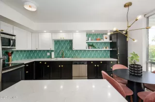 Photo #3: 6874386 Listing