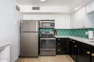 Photo #4: 6874386 Listing