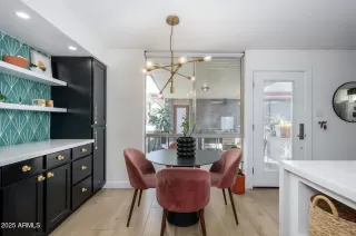 Photo #5: 6874386 Listing