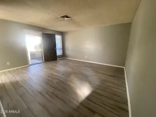 Photo #5: 6874701 Listing 