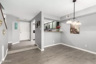 Photo #5: 6874743 Listing