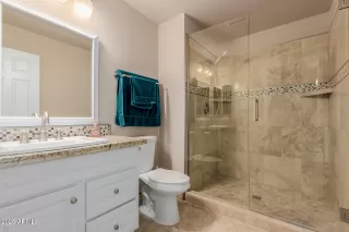 Photo #6: 6874799 Listing