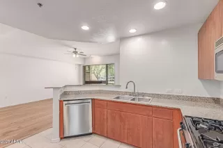 Photo #5: 6875725 Listing