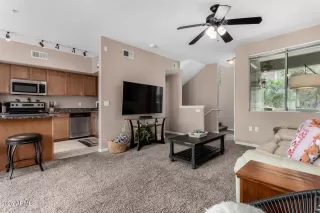 Photo #6: 6875872 Listing