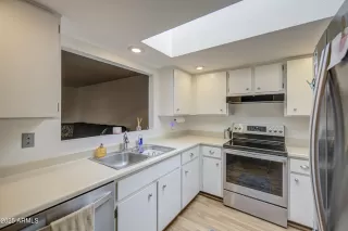 Photo #5: 6876035 Listing