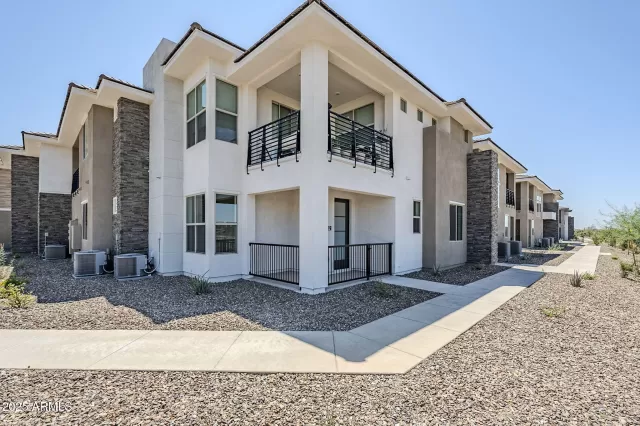 MLS: 6876152 Condo For Sale