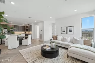 Photo #3: 6876152 Listing