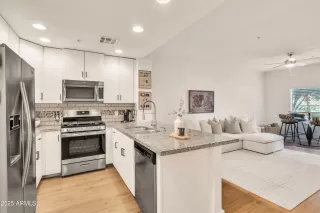 Photo #6: 6876193 Listing