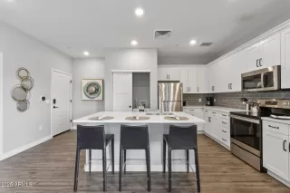 Photo #3: 6876616 Listing 