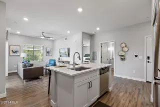 Photo #6: 6876616 Listing 