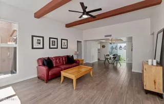 Photo #4: 6876628 Listing