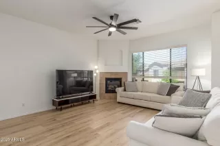 Photo #3: 6876629 Listing