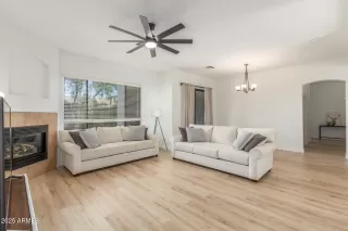 Photo #5: 6876629 Listing