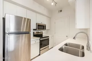 Photo #4: 6876763 Listing