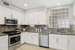 Photo #3: 6876790 Listing 