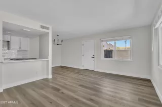 Photo #5: 6876873 Listing