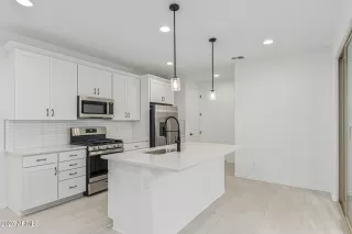 Photo #1: 6876967 Listing 