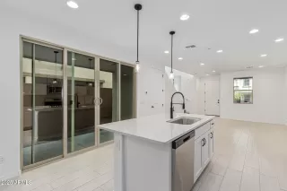 Photo #2: 6876967 Listing 