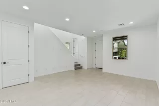 Photo #6: 6876967 Listing 