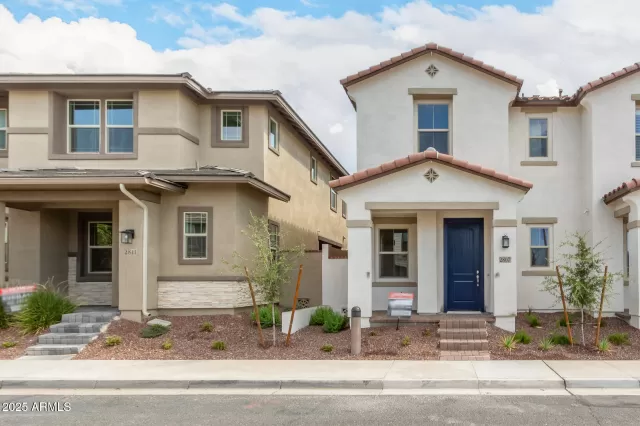 MLS: 6876984 Condo For Sale