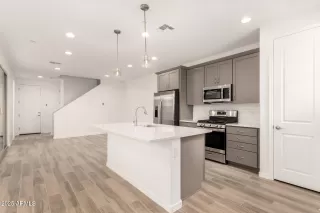 Photo #1: 6876984 Listing 