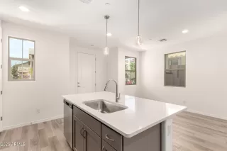 Photo #3: 6876984 Listing 