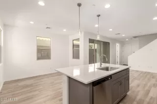 Photo #4: 6876984 Listing 