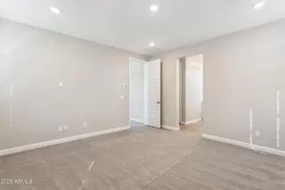 Photo #6: 6877330 Listing