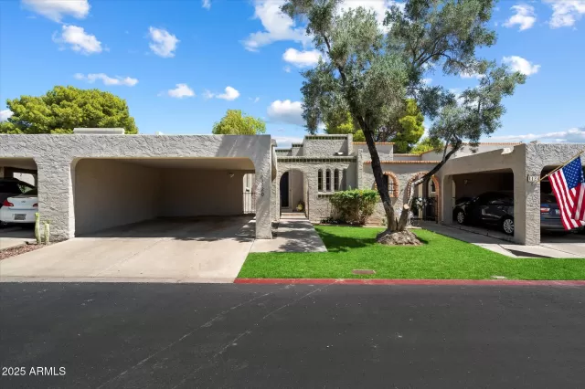 MLS: 6877518 Condo For Sale